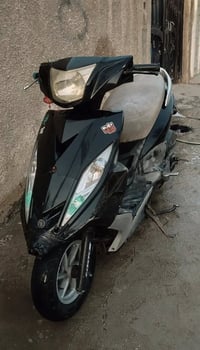 وبركاته دراجه جي تي ار للبيع التفاصيل : الدراجه شوفه عينك ختم واحد ويه...