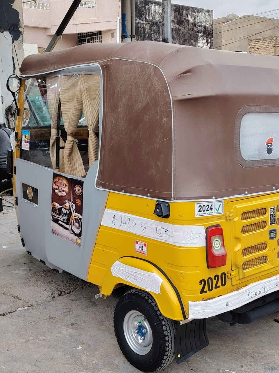 يا الله تكتك موديل ١٩شهر ١٢  يعني داخله بل ٢٠  معمره دوس  بيه طخات خفيفه مكينه اكسل كفاله  تكتك خرسه   مرقم نكليزي  مكان ديالى بعقوبه شراي يتصل 
***********
سعر ٥٩٠٠
