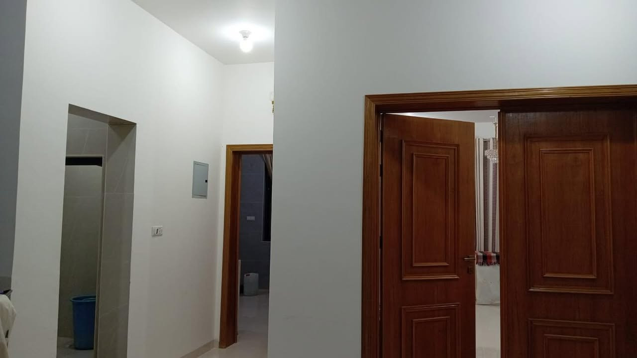 #للبيع 

#بيت بالجربوعية الرابعة مساحته 200م ركن طابق واحد يحتوي على :
غرفتين ومطبخ وصالة وبراني وصحيات. 
بناء درجة اولى سنة 2024 مطلوب للإسكان 40 مليون والتسديد الشهري 264 الف. 

#للاستفسار اكثر او لإرسال عروضكم يرجى مراسلة الصفحة او الاتصال على واتساب الرقم *********** او زيارة مكتبنا الواقع في :
السماوة - حي العسكري - مقابيل صيدلية التفاح الاخضر مجاور صيدلية الاريج .
