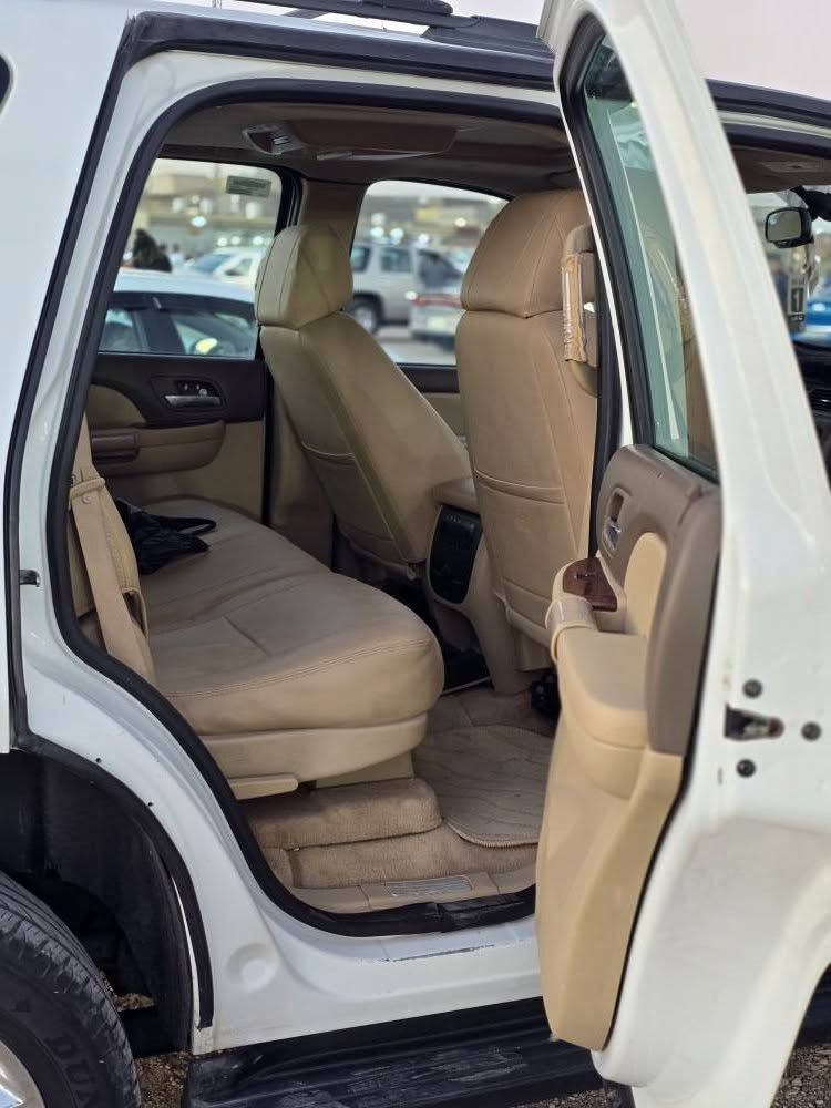 السلام عليكم سيارة تاهو خليجي ابتر LTZ 2010 مكفولة من الضربة والتبديل فول مواصفات كير ومكينه مكفولات مفتوحات فقط كيس وتبديل فلاتر  بيه صبغ كصه البنيد للجماليه والجاملق الخلفي جهة السايق بي صبغ ربع اثر شخط كفاله من الضربة والتبديل وفتح قطع فقط السيارة مال بيت رقم بغداد مشروع وطني مكاني البصرة الهارثة السعر210 
 بيه مجال قليل رقم الهاتف ***********
غير متواجد على الفيس ابو الخصيب, البصرة
