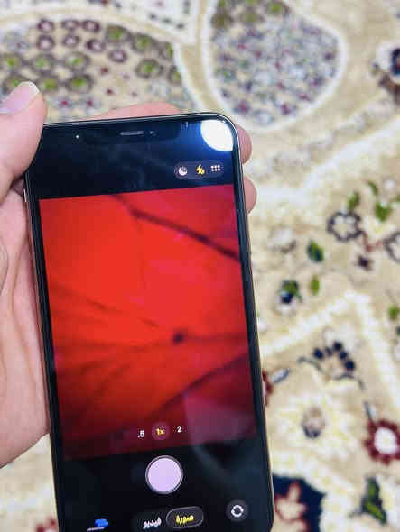 سلام عليكم للبيع فقط آيفون 11برو ماكس 
لون مميز ذهبي دبل سيم 
ذاكره 256
شرط الجهاز ممفتوح ولا مبدل بي شي 
بطاريه 75قطاره مال شحن 
ملاحضه فقط الكامره موضحه بيها فطر داخلي
السعر 325وبي مجال بسيط الي يشوف سعره غالي اعبر المنشور لين الجهاز دبل سيم و (256).  ***********
