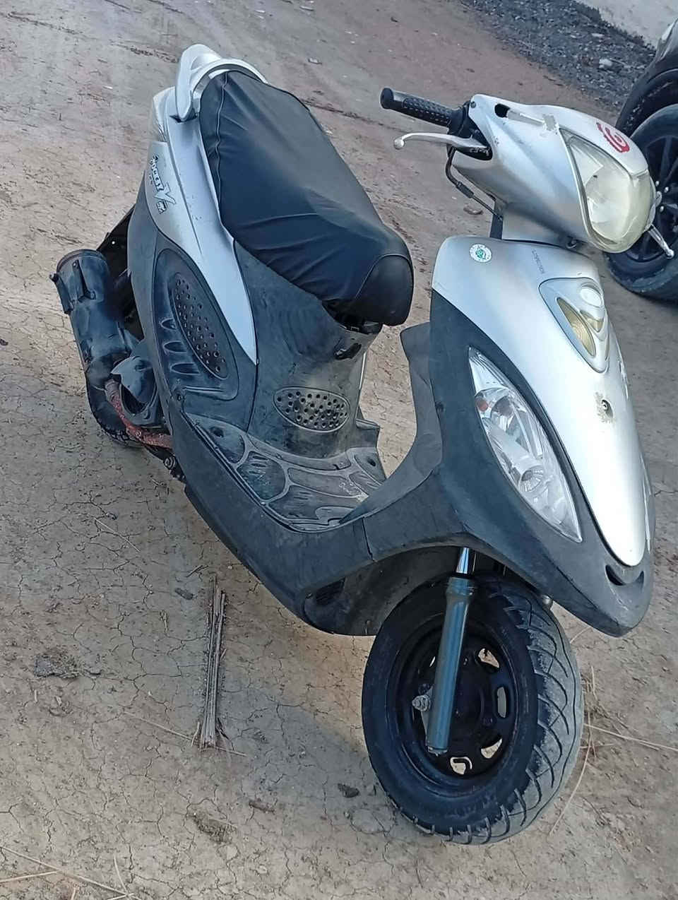 سلام عليكم 
كامكو في تو 13
دراجه نضيفه وكامله صار 4 شهر طالعه رمبه 
مكينه ناعمه رقم واحد كهربائيات شغاله
قضاء الفجر ***********
السعر 550مستعجل عل بيعه
