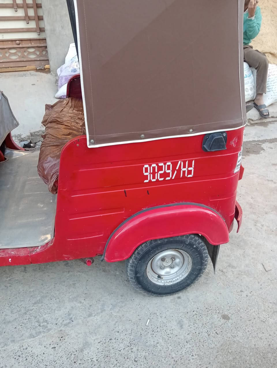 السلام عليكم تكتك موديل 18رقم وسنويه تحويل ثاني يوم مكاني بغداد حي البتول شارع مصتوصف حمزه المطيري الرقم ***********
