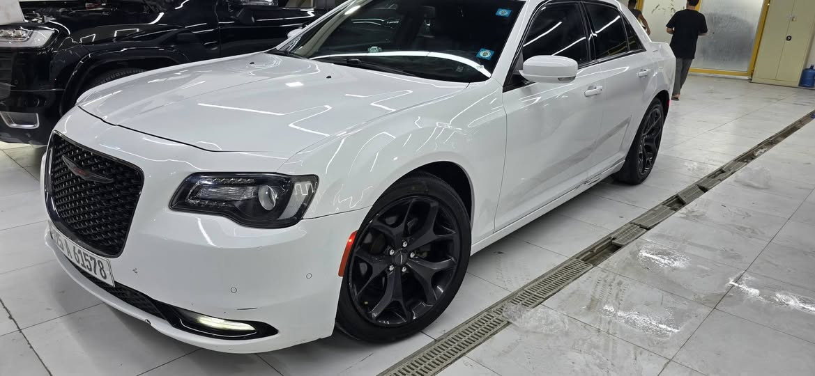 السلام عليكم 
للبيع او مراوس بأقل 
اوباما C300
فئة الS البلاك 
موديل 2021
السيارة كلين تايتل 
كفالة عامة 
بيها دحجة صغيرة بدوسة  وشخط صغير بلركن مال باب سايق
وارد كندي
فول مواصفات عدا دمام
بلنسبة للمواصفات معروفة للجناية 
مايحتاج اذكرهن شوفهن بلصور
ماشية 80 mi
السيارة حيل حلوة وجديدة
مابيها مصرف 
كير مكينة كفالة 
حدادية تخم تاير جديد
مسويلها ادامة 
السيارة بسمي سنوية جديدة 
مكانها الديوانيه 
السعر 325
للاستفسار 
***********
***********
