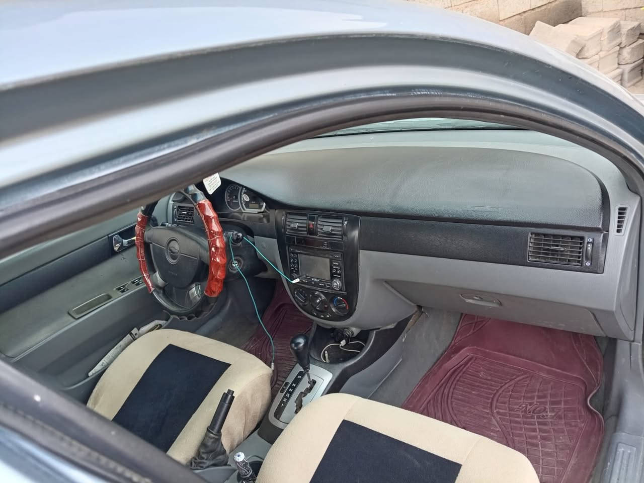 السلام عليكم ورحمة الله وبركاته
سياره اوبترا موديل 2010كير  محرك شرط رقم اربيل دولي تبريد تدفئه طخم داير جديد السياره مصبوغه عام اثر جراد بيها حادث بصيط يم باب السايق السعر 72بيها مجال اتصل وتدلل ***********واذا مراوس اب احدث هم يرهم
