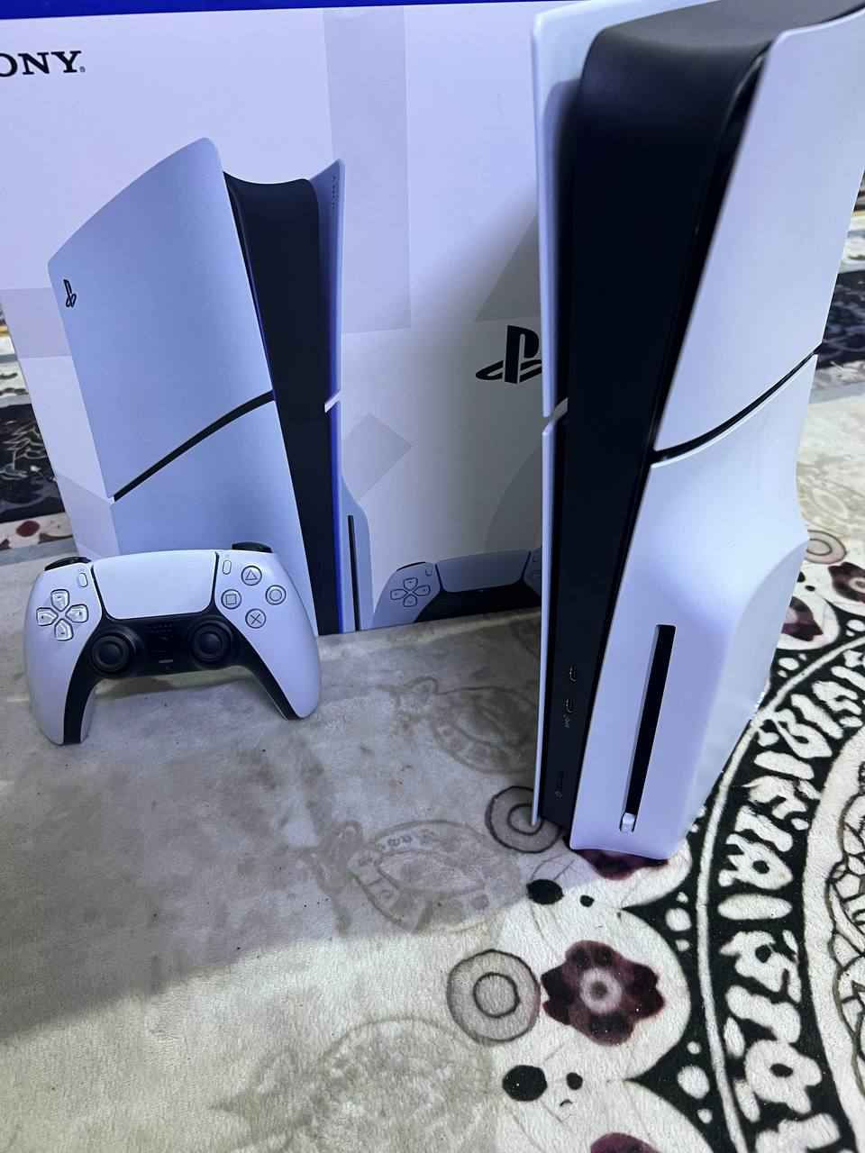 بلي 5 للبيع صالي اسبوعين من اخذته كامل ملحقات وياه يده اضافيه وياه اشتراك بلس ٣ اشهر 
*********** 
مكاني بغداد الغزاليه Colombo, Sri Lanka
