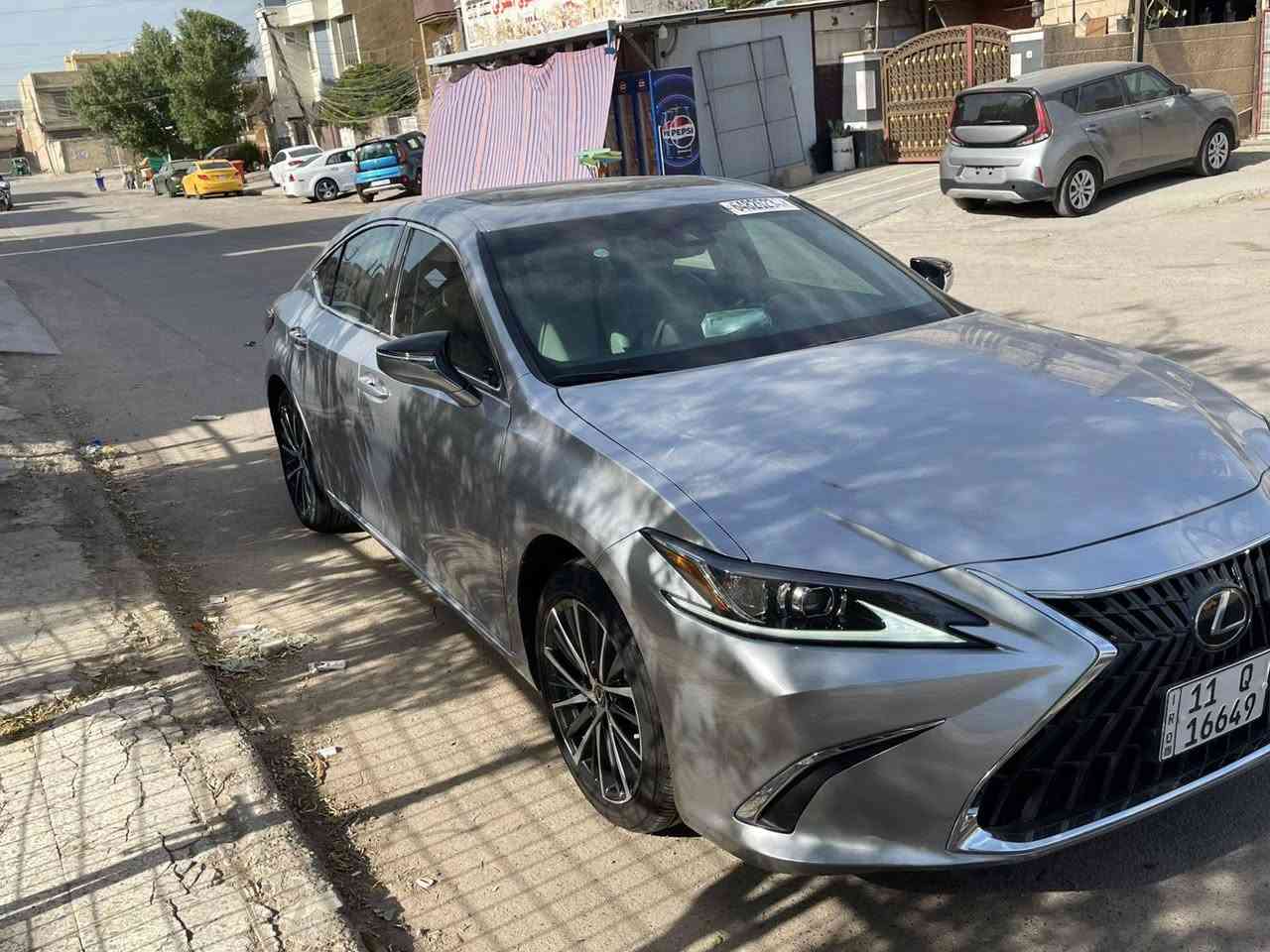 لبيع لكزز es300 موديل ٢٠٢٤ بدون يرباك وارد امريكي
فول موصفات ماشيه ١٠ الف حادث خلفي قبق جنطه وجاملغ خلفي وبيه باب سايق نص صبغ بدون يرباك جاهزه باسمي
ميحتاج اذكر موصفات معروف لكزز موصفاته 
العنوان بغداد المشتل / ***********/ ***********
صور حادث وسعر خاص
