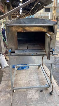 فرن نظيف جدا مستعجل ع بيعته الي يريده يراسلني واتساب  وعندي براد عارضه...