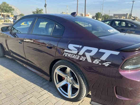 السلام عليكم 
دوج جارجر سكات للبيع فقط
موديل 2021 لون بنفسجي 

محرك 6400 / V8 
ماشيه 38 الف ميل 
رقم بغداد انكليزي تحويل مباشر
( السياره مصروف عليها جاهزه من كل شي) 

المواصفات
بصمة تشغيل + ابواب + صندوق 
 شفتات بل ستيرن 
حساس خلفي تحكمات استيرن 
ميموري خزن كرسي السائق 
سماعات ( Harman Kardon ) 
عدسات امامية LED
رادار جانبي + نقطه عمياء بل مري 
كشنات كهرباء السائق والسكن 
كشنات كنتارا وجلد 
كشنات تدفئه وتبريد ( امامي + تدفئه خلفي ) 

الاضافات 

صالنصات وداون بايب ودبات ستيل 
كورسيا
دركه اربي ام تكمه  اي اف ار
منضومه ميثانول كامله فقط الربط
برمجه سيفتي استعمال يومي يم مصطفى ايگل
ويل نجمه وتايرات جديده
اويل كاج كان اصلي
فجوچ 6 بستم اس ار تي بلادي اصل
وارد امريكي 
حادثهة (جاملغ امامي وباب سايق بدون دواخل + قطعتين كلير من امريكا وهنا بيها طلقة بل قماره مصلحه ع كدها كل التفاصيل موضحه بل صور ) 
مكانها بغداد حي الجهاد 
***********
