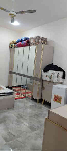 السلام عليكم بيت للبيع بحي الحكيم بنزلت الوائلي ثالث فرع تفاصيل البيت غرفتين نوم صاله ومطبخ وستقبال وحمامات داخليه وخارجيه البيت بناء جديد وبناء طابوك مساحته 160 الواجه 8 والنزال 20 بيت مرتب وحلو من الداخل السعر ب63 وبي مجال الاتصال علا الرقم *********** ❤
