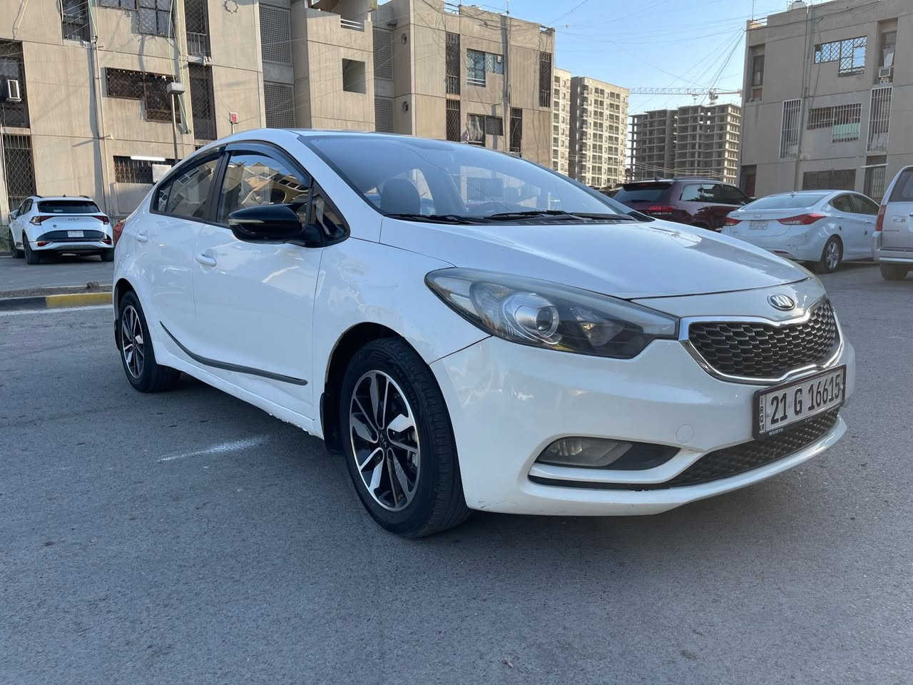 كيا سيراتو 2014 خليجي ماشيه  140 الف  مواصفات عادي سياره مبوشله وعليه نانو سيراميك رقم سليمانيه تحويل ثاني يوم مكفوله من ضربه القويه والصبغ  كير مكينه تبريد كله بلادي ومكفول سياره ربع دينار متصرف عليه من الف للياء حته تخم تاير جديد  كامله  السعر 114 وبيه مجال بسيط 
مكان بغداد حي الجهاد 
***********
