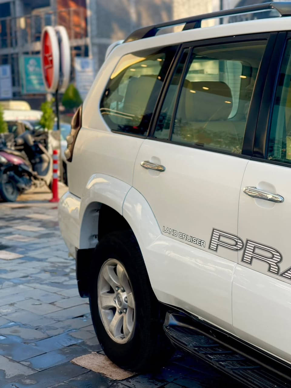 للبيع تويوتا برادو
• الموديل: 2007
 • المحرك: 6 سلندر
 • القير: أوتوماتيك
 • الدفع: رباعي (دبل)
 • اللون: ابيض 
 • الحالة: نظيفة  / استخدام شخصي
 • الهيكل: خالي من الحوادث فقط بارد بخشم الجاملغ الامامي
 • الفحص: جاهز
 ، زجاج كهرباء، مرايا كهرباء، سنتر لوك، ABS

السيارة ما بيها نقص من ناحيه الكهربائيات  فقط ملاحظات  
السعر:155 (قابل للتفاوض بالمعقول)
الموقع: بغداد الكرخ


**إذا كنت صاحب هذا الإعلان وتريد حذفه لأي سبب، رجاءا أرسل رسالة إلى الدعم الفني**