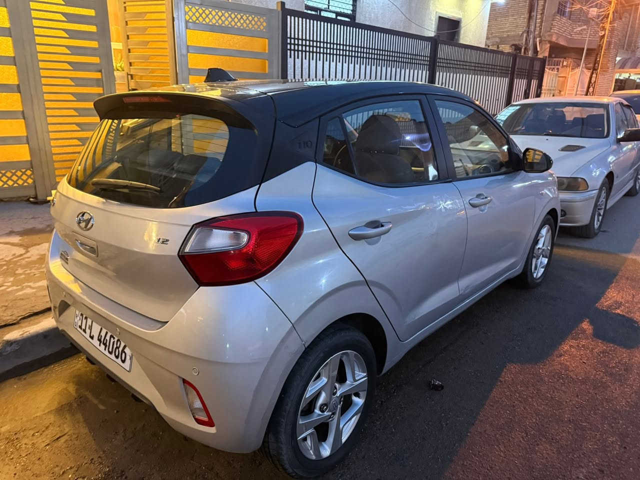 من رخصه الادمن
i10 2022
وارد امريكي 
حادثه فقط بنيد 
صبغ فقط نص البنيد
لونين  نضيفة جداً
ماشيه 40 الف
مواصفات السياره 
تحديد مسار 
بريك اوتو
مري كهربا 
حساس تاير
شاشة وكامره بلادي
كار بلي واندرويد اوتو
تبريد ثلج 
رقم بغداد ب اسمي تحويل مباشر
سونار موجود جديد
سنويه ل 2029
عنوان بغداد حي الجهاد
***********
