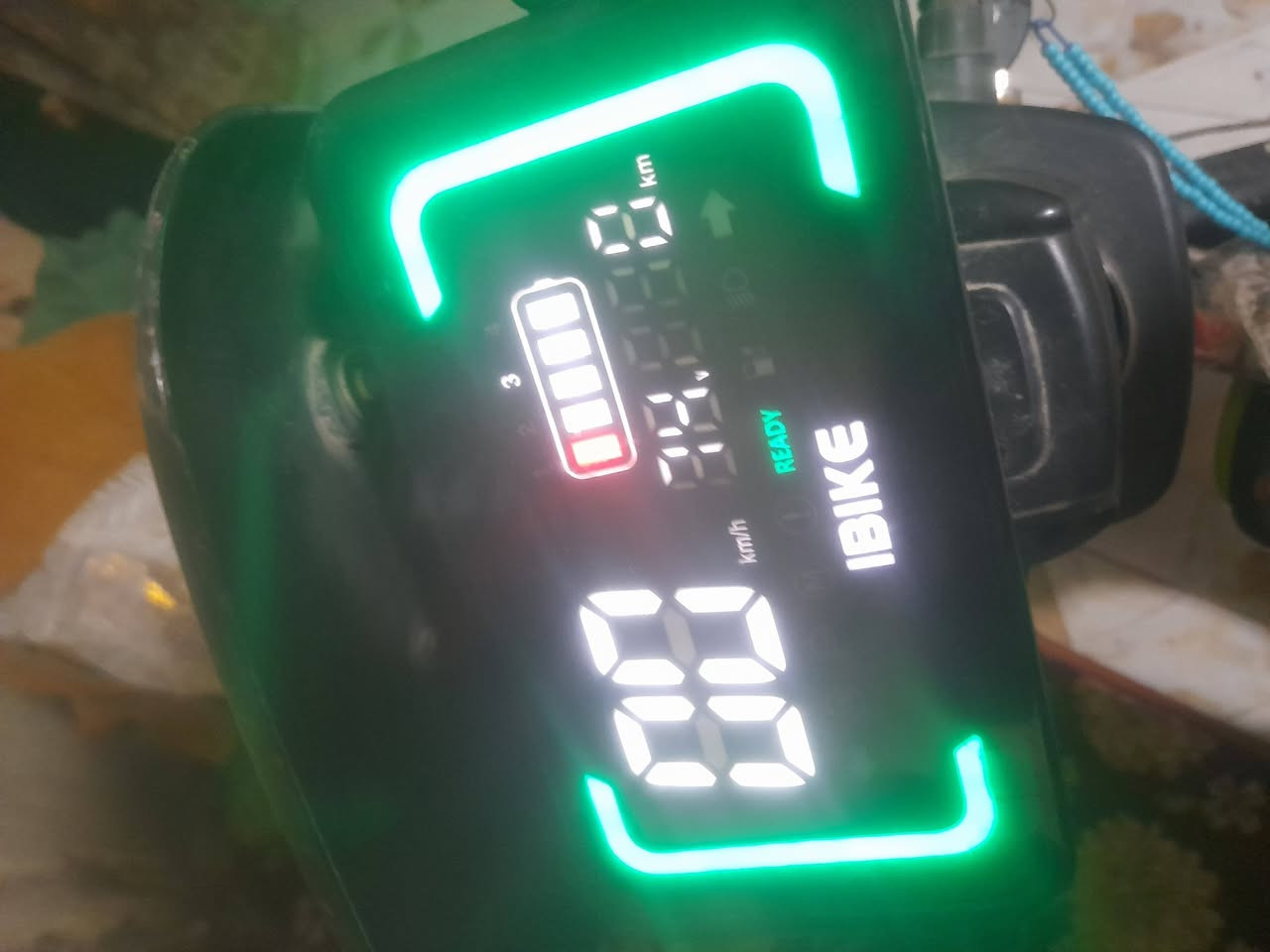 سلام عليكم دراجة شحن بطاريات٠5 جديدات دراجه ما بيه نقص مكان البصرة التنومة السعر 350 وبية مجال متوفر  وتساب ***********
