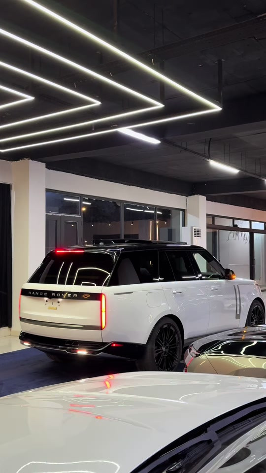 RANGE ROVER VOGUE 2024🩵clean title Black edition 18,000mil Sport ediotion🇺🇸 Usa import Call for price: *********** *********** #fypシ゚ #مشاهير_تيك_توك #landrover #عرب_تيك_توك_امريكا #بغداد 
