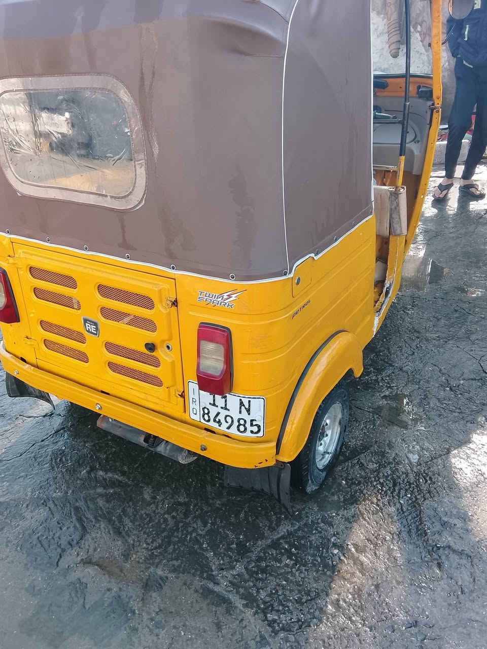 سلام عليكم تكتك 2019/11/29 داخله بلا 20 نضيفه التكتك وخير من الله مكاني بلديات مقابل نادي صناعه السعر 6 وربع وبيه مجال حك الجيه رقم الهاتف  ***********
