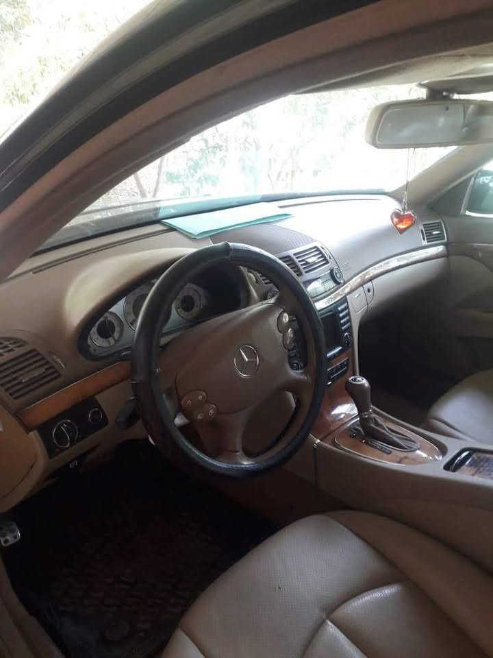 للبيع مرسيدس بنز E 350 ستة سلندر موديل 2007 مكفولة كفالة عامة ما عدا هلال الجاملغ الخلفي صبغ فقط ماشيه185وقابل للزيادة رقم اربيل تريد تحويل تريد وكالة فول مواصفات داخل بيجي تحكم مقاعد خزن ميموري بردة خلفية مقاعد كهرباء تدفئه وتبريد مقاعد ويل كب 18 تو سايز ومعروفة مواصفات المرسيدس ام عيون سعرها 158ورقة وبيها مجال بسيط للاستفسار الاتصال ع الرقم ***********
