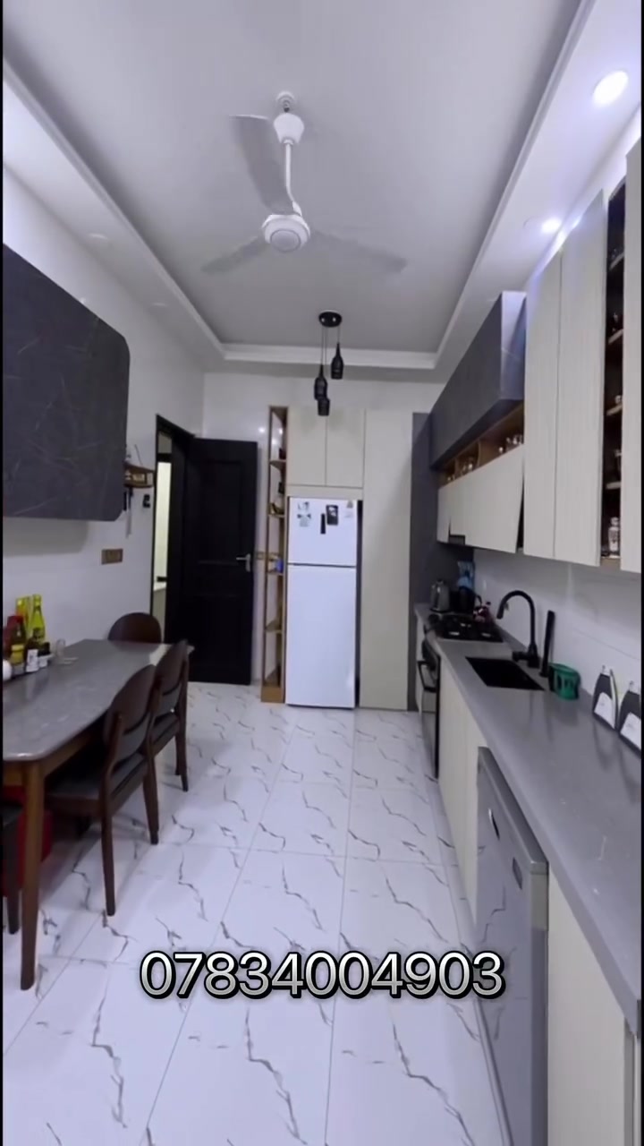 🏡✨ بيت للبيع في مجمع الخزينة قرب البوابة ✨🏡

📐 المساحة: 200 متر  
🏠 يتكون من:
غرفتين + مطبخ + صالة + صحيات + استقبال

🔗 مهتم تبيع أو تشتري عقار؟ تابع عروضنا العقارية على التلكرام:
https://t.me/drug9899

💰 السعر الكلي: 280 مليون  
✅ مطلوب مبادرة 80 مليون تنزل من السعر  
💵 السعر بدون المبادرة: 198 مليون

📞 ***********  
📞 ***********

🔗 قناة الواتساب:
https://whatsapp.com/channel/0029Vb73eLZEwEk4114Pur3X

🔗 كروب الواتساب:
https://chat.whatsapp.com/KqlF21SwJE28hN7zCroWld
