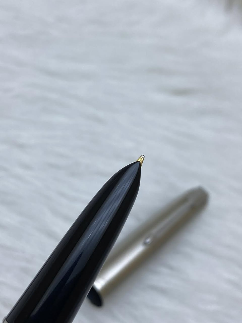 سيت باركر 51
حبر و رصاص 
انكيلزي المنشأ اصلي 
ستانلس ستيل 
ريشة(سلاية) ذهب خالص عيار14k
حجم الخط F
انتاج قديم (غير مجدد) 
جديد غير مستخدم
مع العلبة الاصلية
للاستفسار المراسله على الخاص او الاتصال بالرقم  *********** 
يوجد خدمة توصيل داخل بغداد و محافظات⁩
