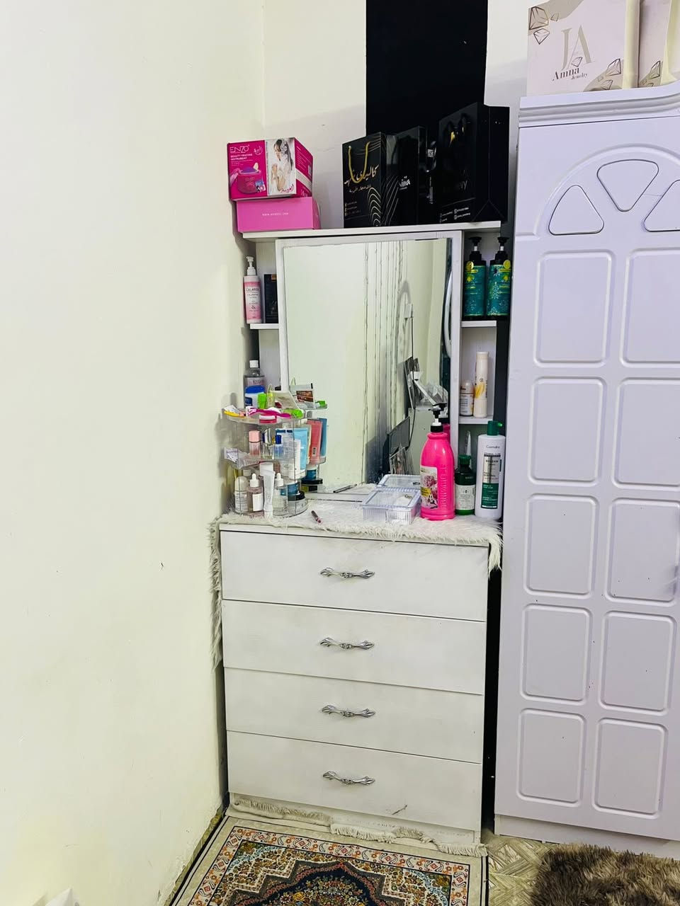 ***********
بغداد/الشعلة
الميز والكنتور ب٤٥٠ الف الميز ٥ مجرات وجبير يلزم هواي غراض هو و الكنتور 
نظيف اخو الجديد 🔥🔥🔥
