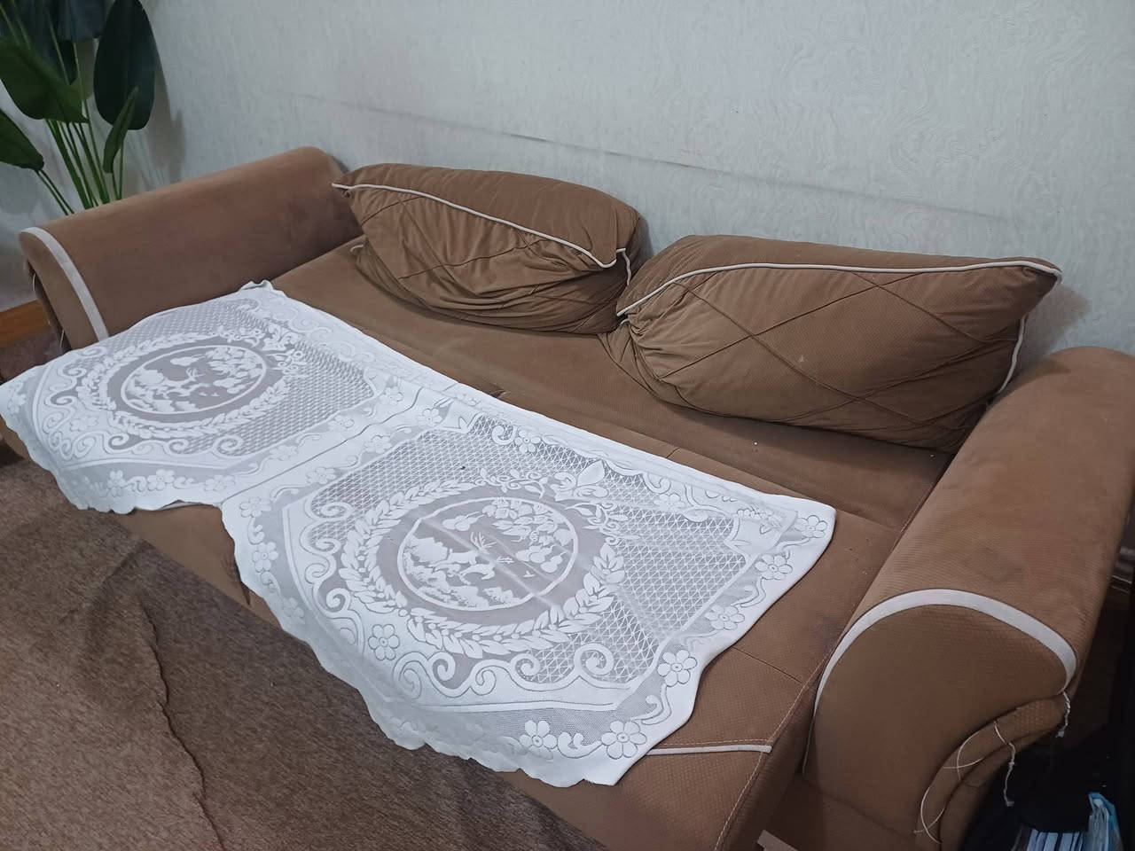 #تخم_تركي 3 قطع
بطول مترتين لقطعتين الكبيره .... التخم من النوع الخشب الثقيل والاسفنج المضغوط نظيف ... قابل للطي 
يتحول الى سرير ويحوي على مخزن ايضا . 

السعر 350.000 دينار 
الحكيميه


**إذا كنت صاحب هذا الإعلان وتريد حذفه لأي سبب، رجاءا أرسل رسالة إلى الدعم الفني**