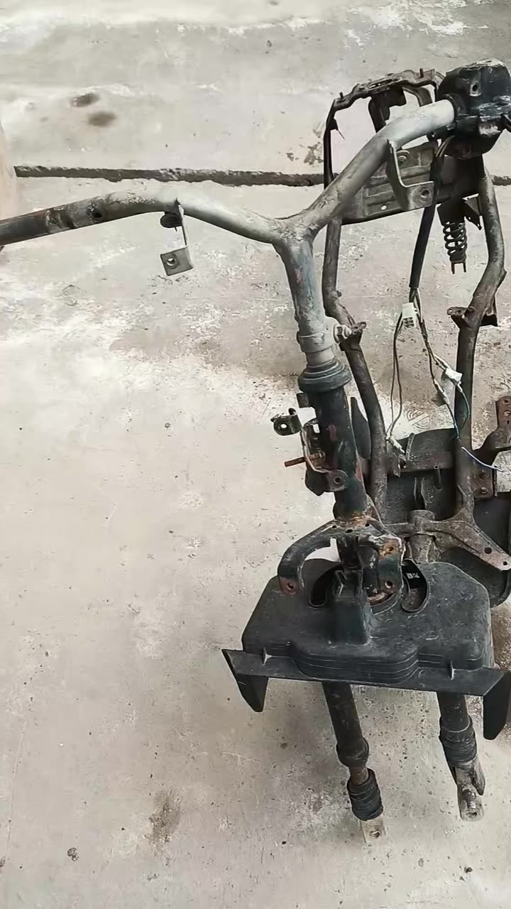 سلام عليكم 
شاصي بطه كامل ستيرن ماشه درع 
السعر 35 الف عايز بس صبغ ما بي لا لحيم وطاك 
*********** النجف حي السلام
