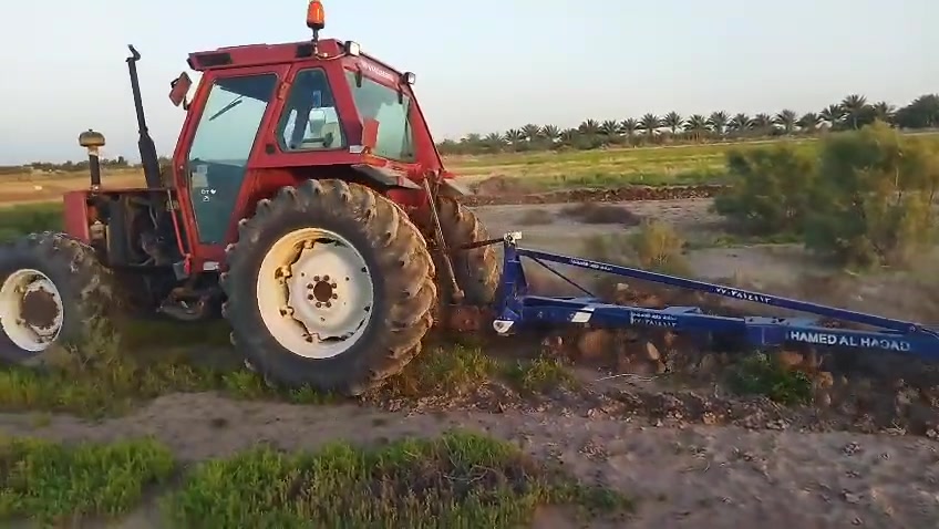 مكينة نيوهولند/New Holland للبيع حجم 110
مع اغراضه
 معدالان ليزر تعديل (بدون جهاز Gps)
فدان كراب اربع سجج
مكفولة كل شيء بيها لا  كير ولا مكينة مفتوحات
جاهزة للشغل شغلها 100 عل 100
مشتغل بيها موسم ونص
للتواصل *********** بيها مجال للطيبين
