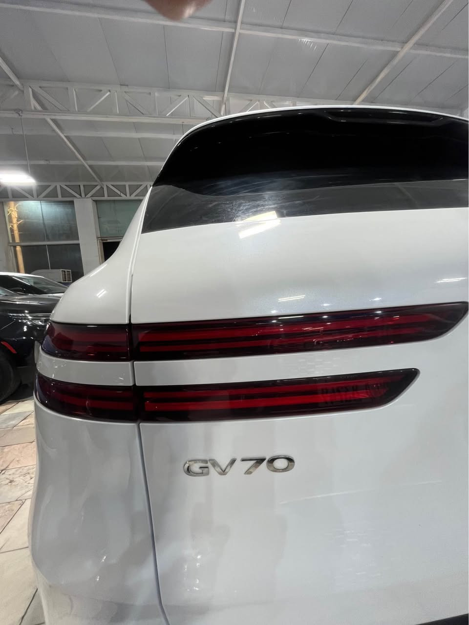 🚗 للبيع: جنيسيس GV70 م 2023
📍 مكان السيارة: النجف الأشرف
📞 للتواصل: ***********
💰 السعر: 300 ورقة – قابل للتفاوض
📊 المسافة المقطوعة: 35 ألف ميل
🛠️ المحرك: 4 سلندر – 2500cc توربو

⚠️ حالة السيارة
• وارد أمريكي (دخول جديد)
• الأضرار: حادثها ربع الدعامية فقط، وتم استبدالها بقطعة أصلية بنفس اللون (بدون صبغ)
• صور الحادث مرفقة 

⚙️ المواصفات (فول مواصفات):
• فتحة سقف بانوراما
• بصمة تشغيل
• تشغيل عن بعد
• مقاعد جلد (تدفئة + تبريد + مساج) مع ذاكرة خزن لوضعيات المقاعد
• رادارات كاملة (أمامية + خلفية + جانبية)
• شاشة وسطية كبيرة
• كاميرا خلفية
• وبقية المواصفات المعروفة

📌 تفاصيل إضافية
• دخول جديد بدون رقم (تترقم جميع المحافظات عدا الإقليم)
• المنفيس باسم المالك
• لون السيارة: أبيض النجف, العراق
