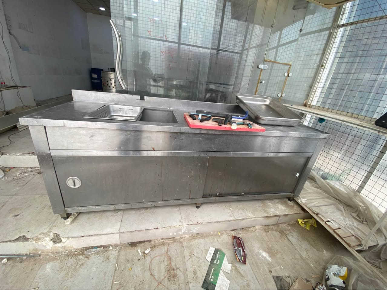 ئەشیای دوکانی مریشک کامل
مەکینە مەزبووت مەزبووت زۆر خاوێن
سەخەنی ئاو گەرم کردن ١٣لتر دەرەجەیەک
کۆلی سەربرین جولاو خاوێنو باش
دوو سەلەی ژێر مریشک دوکانت بە پاکی دەهێلێتەوە 
شەکەبەیبمریشک سورکردنەوە 
مەخسەلی ستیل دژە ژەنگ گەورە ئی مەتحەمە زۆر مەحکوومو خاوێنە ژێری خانەیە
بەرمیلەکی پلاستیک بۆ ئاوی پاک
١٧قەفەزی مریشی لەگەیە
ساحیبەیەکی کامل ئاسن کاتم سەوت 
تەختەی بۆ کەول کردنی مریشک
کامل چەگۆ تەور مقەس مەسەد ماسیحە پەقرەجی گەورەشی لەگەلە کامل کاملە 
بەیەکەوە سحری تەنهاو تەنها ملیۆنەک و مەحامەلەیەکی برایانەی تیایە بۆ پەیوەندی *********** ڤایبەر وەتسئەپ ❤️ أربيل, العراق
