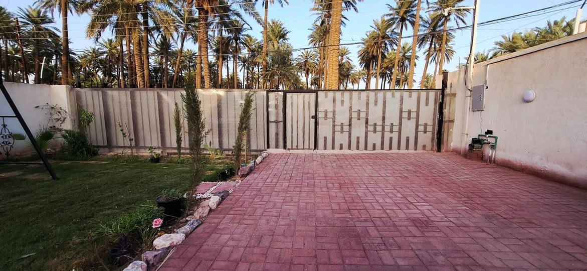 مزرعة للبيع 500م  سند 25
تحوي على دار حديث صالة ومطبخ 2 نوم وصحيات منفصلة كهرباء وماء اسالة
بالبوعيثة بعد شيخ زوين نزال عن السدة 200م نقص فقط المسبح تصلح سكن او مزرعة خاصة اتصال وتساب ***********
