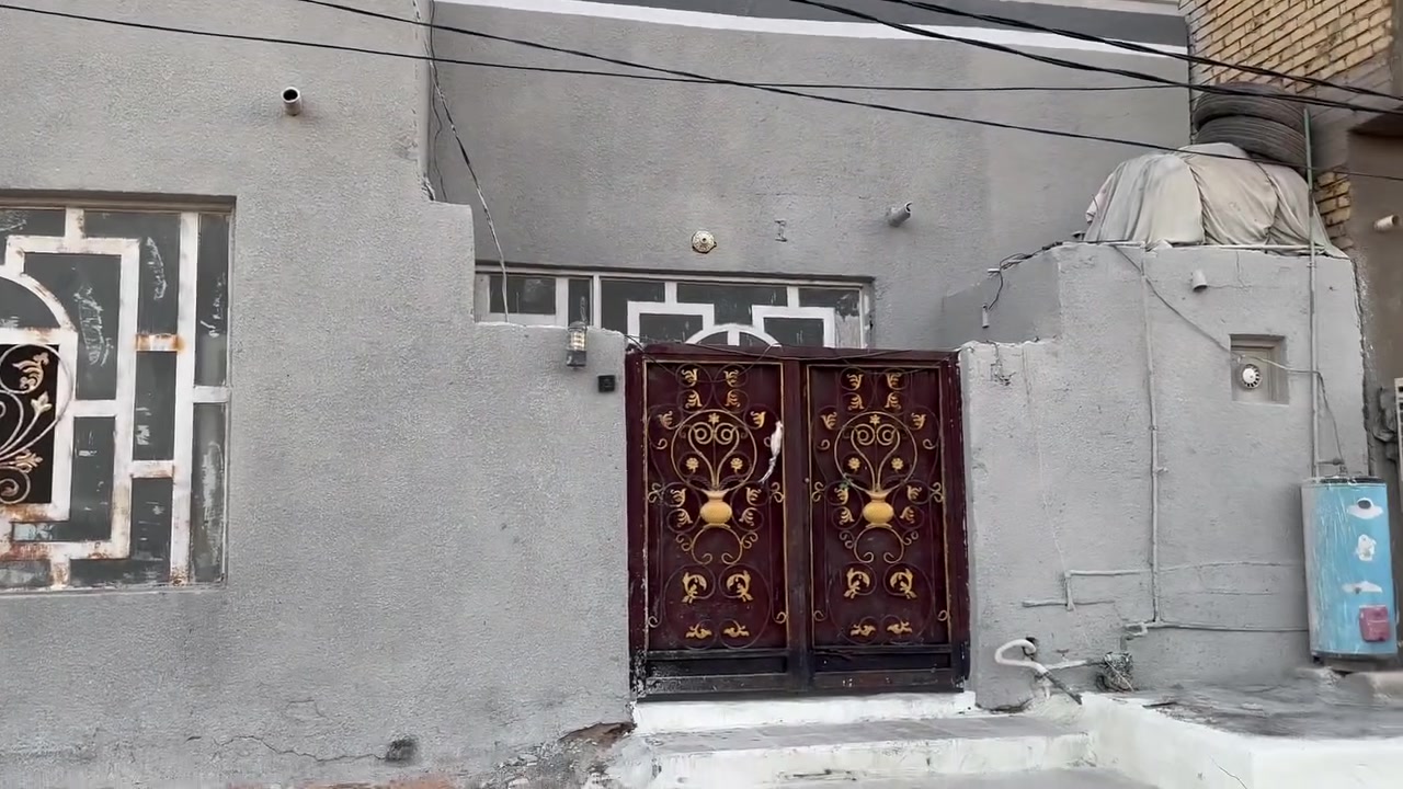سلام عليكم بيت للبيع طبر فرعون 100متر بيت درجه اولى معامله بل بلديه بيه وصل سند 25 قرب مولده فلاح ال بو علي الاستفسار عل الرقم  ***********
