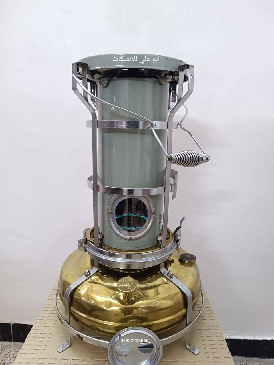 أنتيكة جميلة 
صوبة علاء الدين أنكليزية صناعة 1958حوض النفط نحاس بالكامل مع مقص للفتيلة وكتلوك وفتيلة إحتياط نارها زركة وبدون غاز للتواصل ع الخاص أو على الرقم ***********
