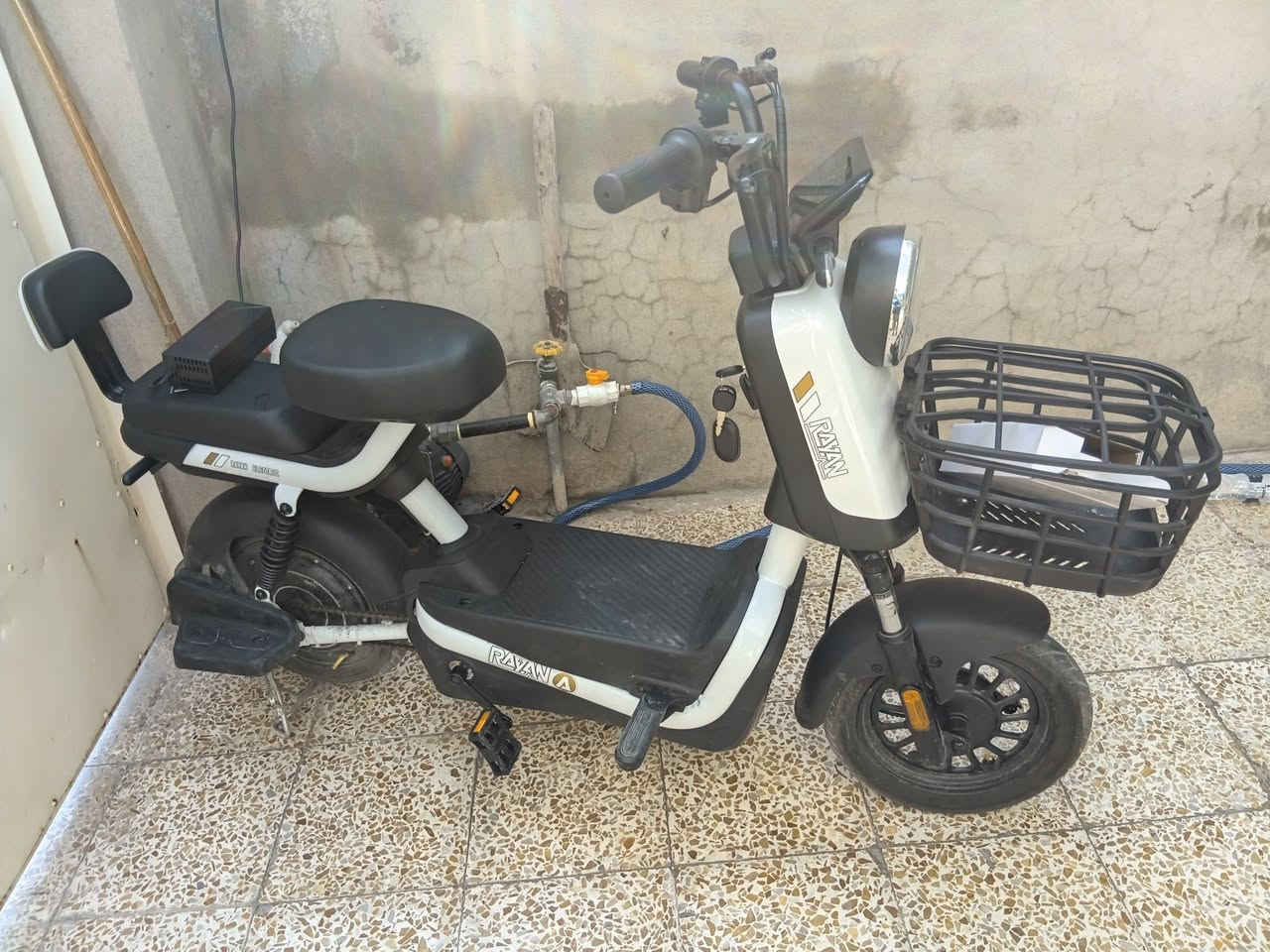 4بطاريات
الشركة ريان
3كير السرعة
صارلو اسبوعين يمي جديد شرط الشاحنة اصلي واذا تحطو عل شحن5ساعات يوديك ويجيبك وين متروح
سعر ٣٠٠


**إذا كنت صاحب هذا الإعلان وتريد حذفه لأي سبب، رجاءا أرسل رسالة إلى الدعم الفني**