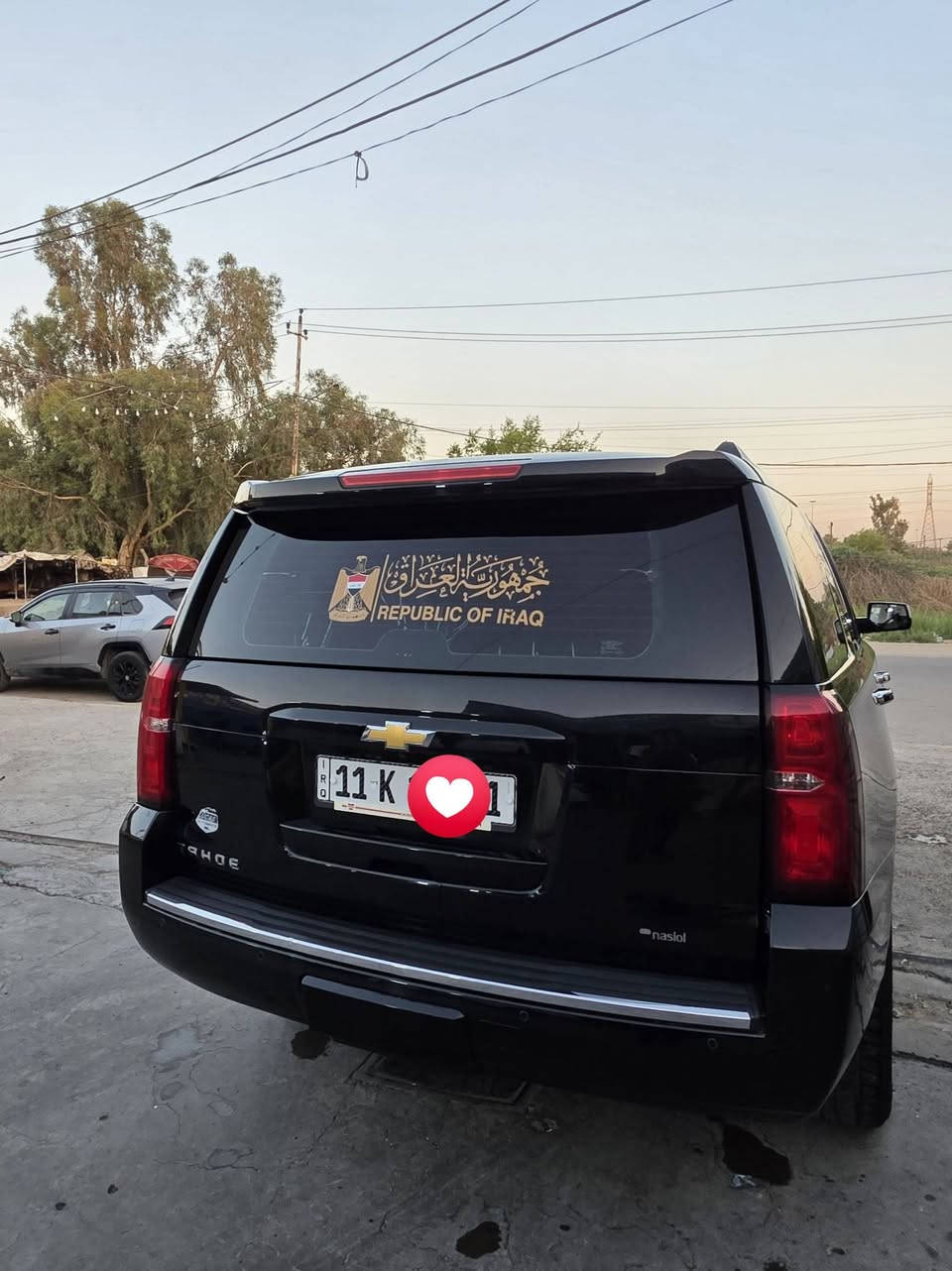 ⚜️ للبيع: شيفورلي تاهو Tahoe LTZ موديل 2018 ⚜️
​ما شاء الله تبارك الله.. السيارة بحالة ممتازة وجاهزة للاستخدام.
​### 📊 تفاصيل السيارة:
​الموديل: 2018
​الفئة: LTZ (أعلى مواصفات)
​الون: أسود ملكي
​الرقم: رقم بغداد ب اسمي  - السنوية والهزة جديده
​المسافة المقطوعة (الممشى): 150 كم
​### ✨ أبرز المواصفات:
​محرك 8 سلندر قوي واقتصادي بنظام توفير الوقود
​فتحة سقف + شاشة كبيرة مع نظام ملاحة وكاميرا خلفية
​كراسي جلد (تدفئة وتبريد + خزن وضعيات)
​رادار تصادم + تحديد مسار + حساسات أمامية وخلفية
​صندوق خلفي كهربائي + تشغيل عن بعد
​ويل كروم حجم 20 (موضح بالصور)
​وباقي مواصفات الـ LTZ المعروفة كاملة.
​المحرك والكير والتبريد: بشرط الفحص (100%)
​📌 السعر المطلـوب: 365 $ وبي مجال قليل
​📍 مكان السيارة: صلاح الدين/الدجيل 
​📞 للاستفسار والاتصال: ***********
