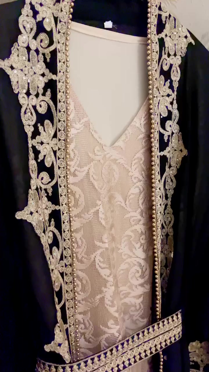 السلام عليكم قفطان 3 قطع فستان وبشت وحزام اخذته من مكه ب150 اريده 50 قفل عدي توصيل لكل العراق ب 3 مرهم رجعي بيد المندوب قياس 2 اكس يلبس حسب الوزن


**إذا كنت صاحب هذا الإعلان وتريد حذفه لأي سبب، رجاءا أرسل رسالة إلى الدعم الفني**