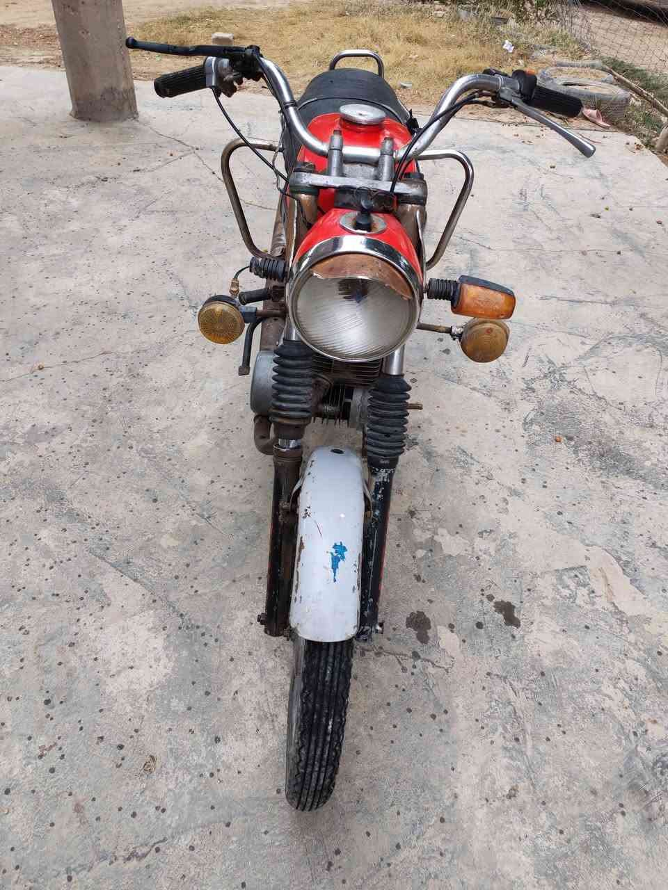 السلام عليكم
امزت ٨١  بدون اخر كصه   لحيم فقط جوه الكشن قليل  دراجه شغاله  كلهه كهربائيات كامله   محوره ماكنيت ستوته مظبوط الشراي  يتصل او واتساب ويدلل ***********  مكان  بابل الشوملي السعر ٦٠٠ وبيهه مجال
