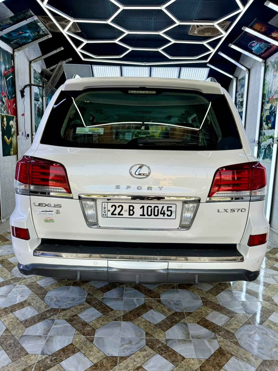 السلام عليكم  لكزز موديل ١٢  بريم كامل مواصفات تبديل بنيد وكالة فقط البقيه كفاله مكان السيارة .
واسط
السعر ٣٥٥ 
***********
