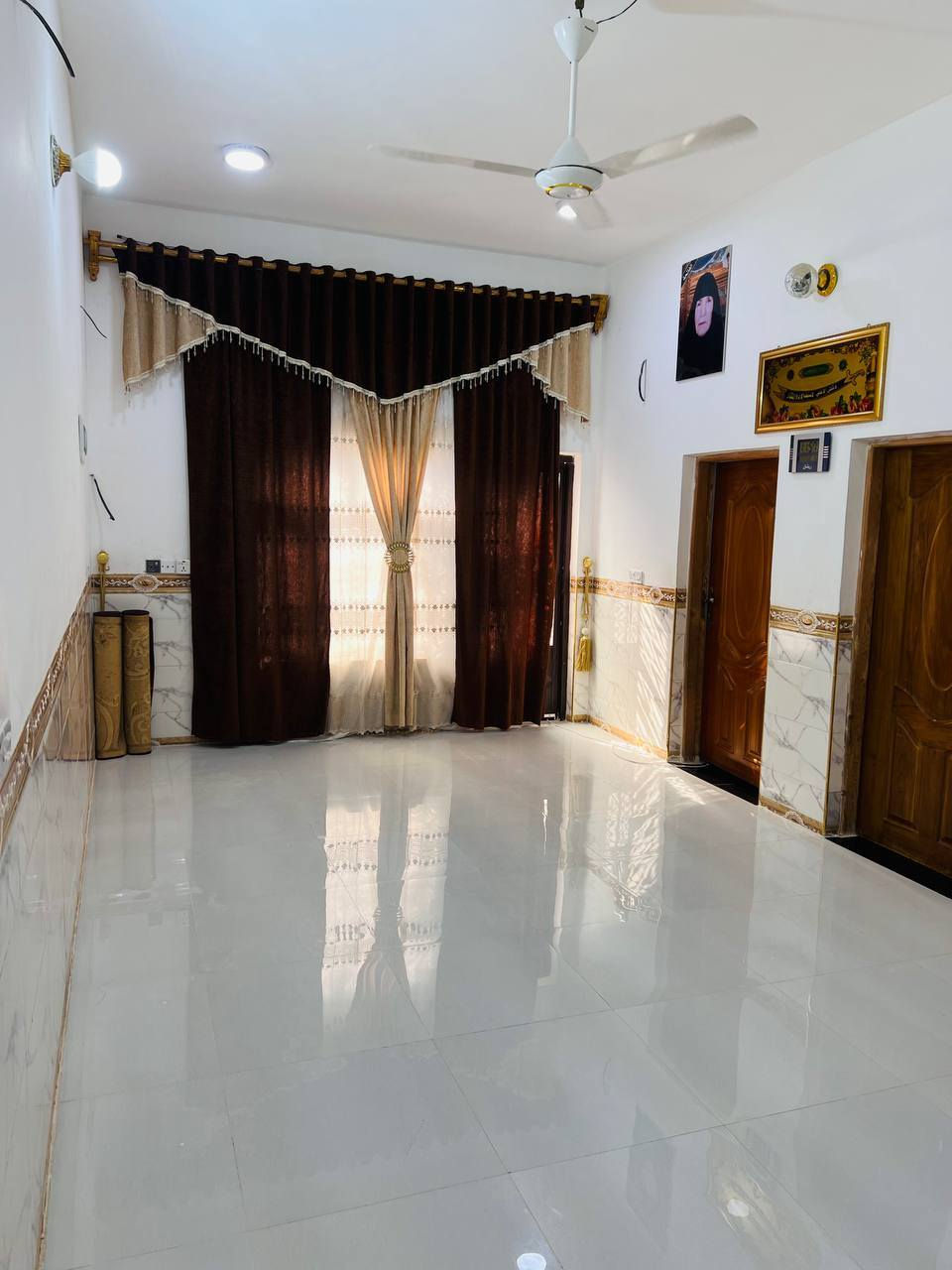 بيت جديد للبيع على طريق السنيه مساحة 200م بناء 2غرف وصاله مطبخ واستقبال وحمام طارمه حلوه تفاصيل أكثر على رقم ***********
