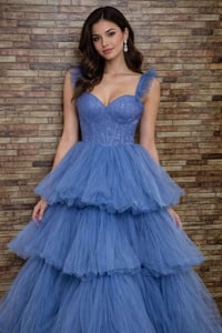 فستان دانتيل • معيوب • قياس ٣٨