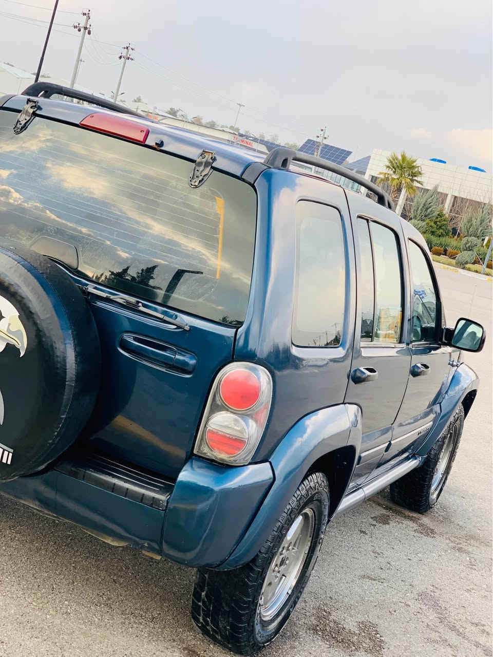 شوين سليمانى ***********سعر59كه ميك مه عامه له 
جێب لیبرتی مۆدیل2006دەبل ئەکسل مەکینەو گێر بەشەرت تەبریت ساردو گەرم جوارتایەی تازە
900دۆلار خرامەی تیایە دوای مەعامەلە ئەگەرێتەوە 
تەعدیل سورعە سوکان ڤۆلیم تەحویل خرامە براوە بەشەرت  ئالوگۆرناکەم تکایە السليمانية, العراق
