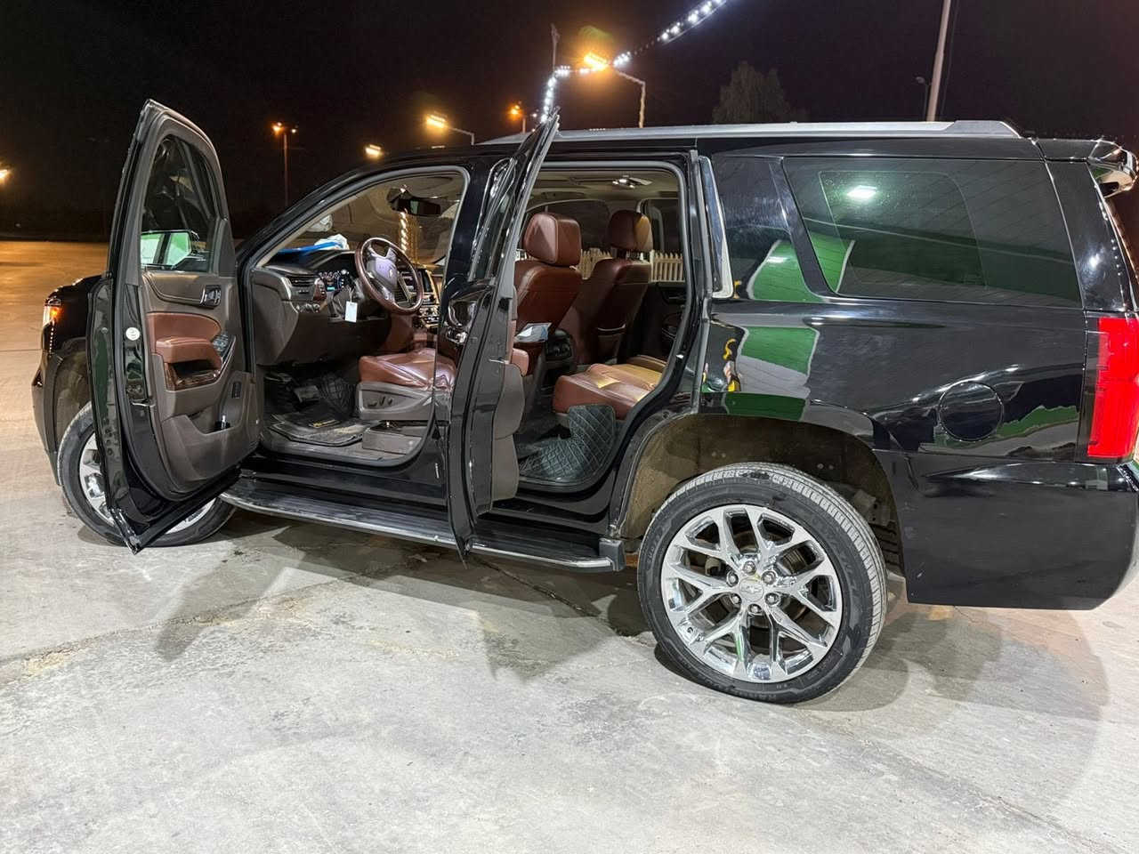 للبيع ‏ CHEVROLET  PREMIER
تاهو (2019) بريمير خليجي  
 ماشيه(119) الف كيلو / مكفوله كفاله عامة فقط بارد في الجاملغ الامامي 
المواصفات                       
فول مواصفات ١/١
٨سلندر
سلايد(فتحة قمارة)
كراسي جلد اصلي
كراسي اثنين كهرباء
كراسي هزار(عند اقتراب السيارة من اي شي)
كراسي خزن(ميموري)
كراسي(تدفئة+تبريد)
تبريد خلفي شاشة
شحن الهاتف لاسلكياً
رادار
سائق آلي
كروس سرعة
4بصمات 
فول تحكم استيرن(جهتين امامي+جهتين خلفي)
استيرن كهرباء
استيرن تدفئة
شاشة عرض الاعطال
صندوك كهرباء(شفط)
نظام السير على الخط
دبل كير(عادي+اوتوماتيك)
دبل حساس(امامي+خلفي)
نظام تحكم بمستوى الضوء الداخلي
مانع تزحلق
پدل كهرباء(تحكم كهربائي بالبريك والبانزين)
فور ويل
شاشة امامية كبيرة اصلية
شاشة خلفية DVD اصلي 
كامرة خلفية 
تشغيل عن بعد
قاصة سرية 
اشارة بالمري
مري كهرباء(شفط)
لايت عدسة زنون
لد امامي
سستم_صوت
كيجات ديجتال 
موصفات لبريمير بعد معروفه هيه اعلى فئة
مكان السيارة  / بغداد / المحمودية 
رقمي / ***********
سعره(390) وبيه مجال
