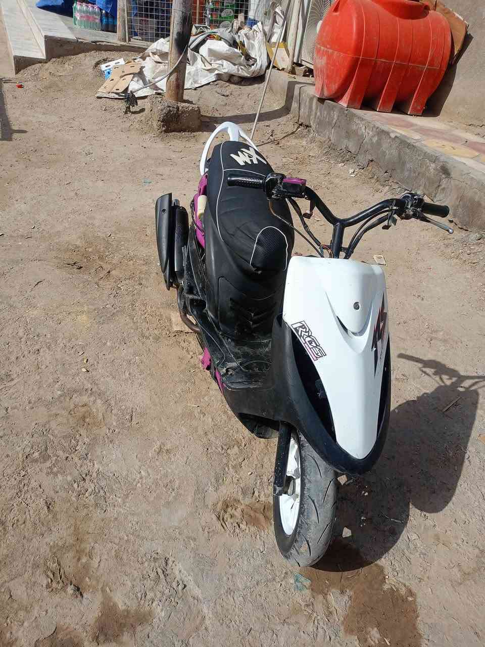 سلام عليكم شباب دراجه البيع ماناقصها برغي دراجه خير من الله بوشه 55 مامفتوح 
السعر 550 وبيها مجال حك الجيه 
ناصريه مركز قرب مركز الساهرون
اتصال ***********
