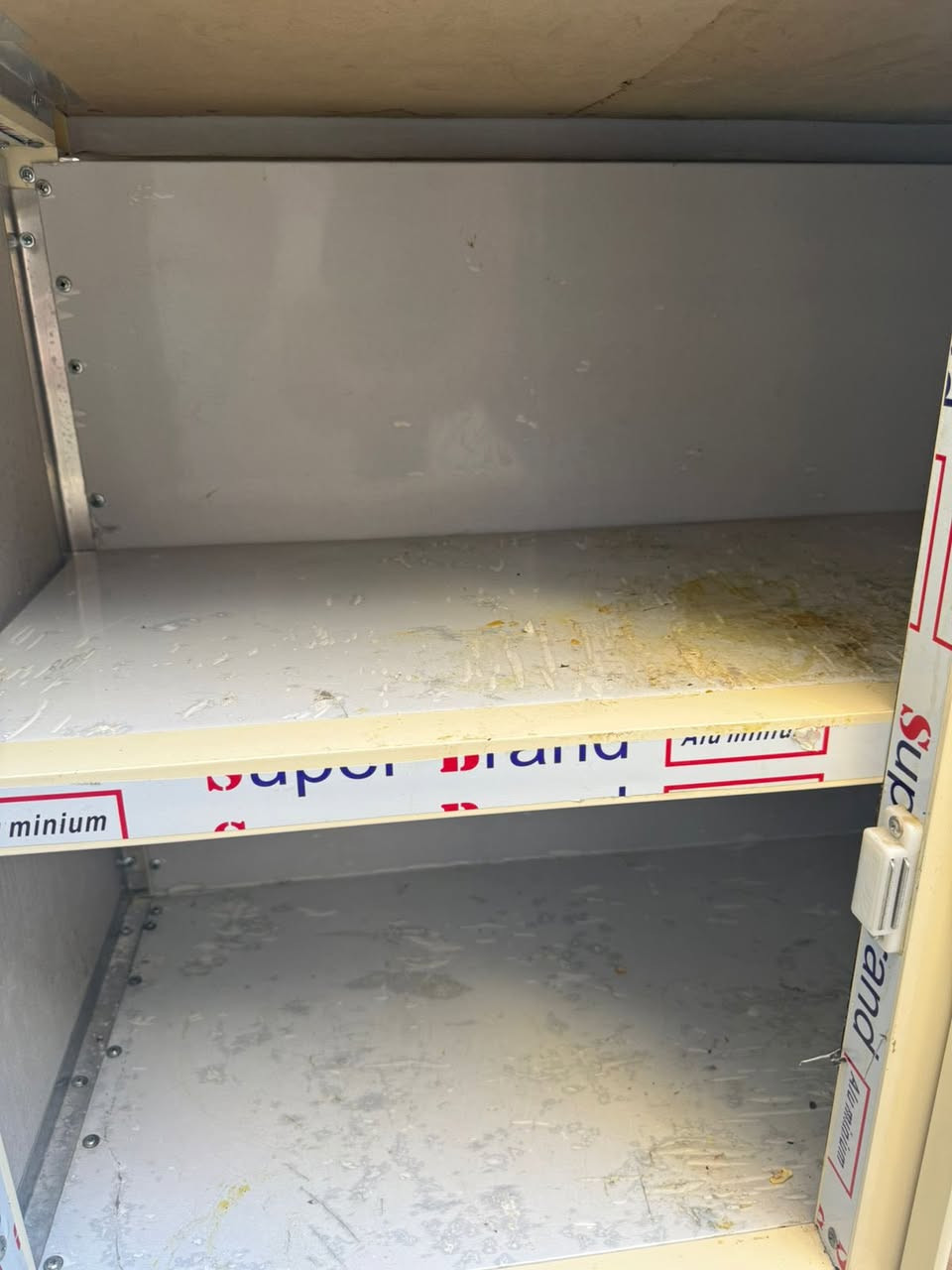 كاونتر وملحق للبيع مكاني بغداد الحرية 
رقم ***********
