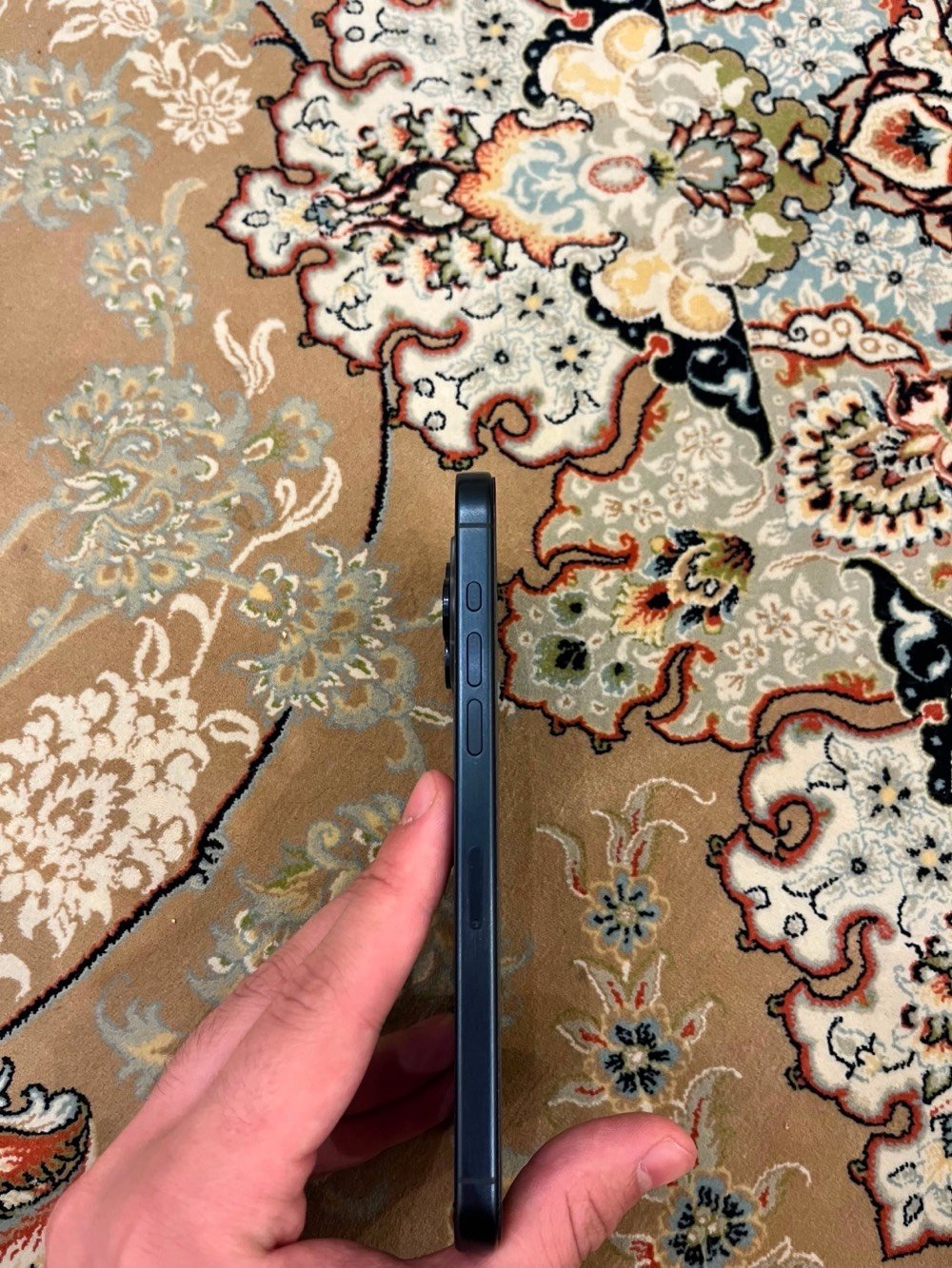 IPHONE 15 Pro Max 
256 
Za/a دبل سيم كارت 
بطاريته 88 بلاديه 🔋
كامل ملحقات ويا كارتونه الاصليه والواير الاصلي 
الجهاز مكفول شاشه وبطاريه وشاصي شخط ما بي .. 🔴 فقط مبدل ظهر اصلي وكالة وكلشي ما ماثر على الاستخدام طبيعي والجهاز يخبل ونظيف ومابي اي اشكال 

🟥السعر 860 وبي مجال حك الجيه .. اوجبه ويدلل
الرقم ***********
مكاني كربلاء المقدسه