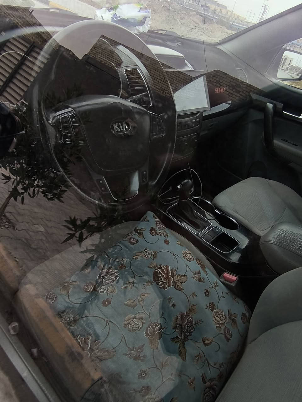 سورنتو موديل 14 مكينه كير تخم تاير حداديه كله جديد رقم واصط انكليزي مداور ثاني يوم مكينه 2400 سياره جاهزه من كل نواحي 

وارد امريكي Gdi 
حادثها بدون دواخل بنيد وجاملغ 
سعرها 130وبيها قليل مجال 

رقم صاحب سياره ***********
