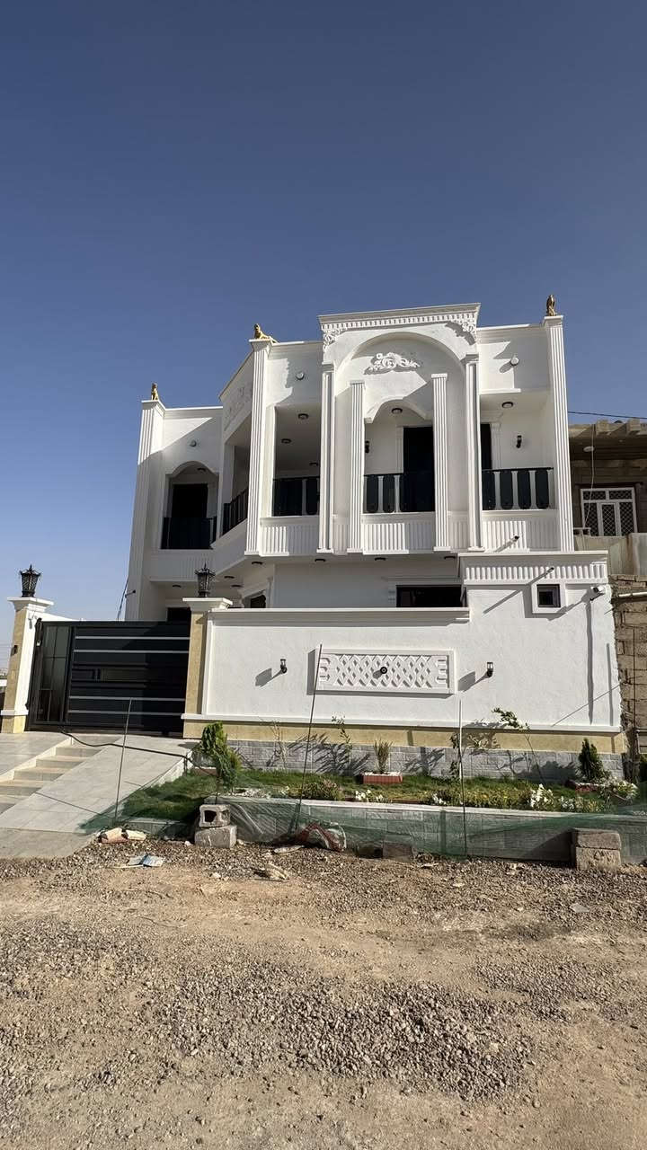 بيت للبيع طابو صرف في محافظه الانبار قضاء الرمادي منطقة السبعه كيلو غرب مجمع الشقق 
1-بناء حديث  البيت طابقين 
2-بموصفات ممتازه وتصميم متقن 
تفاصيل العقار 
1- مساحة البيت ٢٠٠ 
٢- شارع ١٠ متار
٣_ عد الغرف ٤ مساحه مختلفه
٤- نوع ابناء طابقين حجر + رامل وسمنت 
٥- ديوان ستقبال
٦- مطباخ 
٧- صاله عدد ثنين 
٨-حمام 🚽 داخلي وخارجي 
٩- البيت ماثث 
١٠- عمر بناء ٢٠٢٦ البيت بعده ماسكون 
للاستفسار والتواصل 
يمكنكم التواصل مباشر *********** 
السعر البيت ١٦٠ مليون وقابل للتفاوض 

٩
