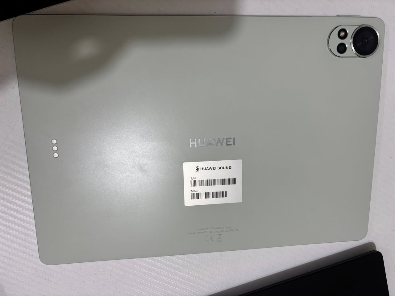 السلام عليكم ايباد هواوي matepad 12 X للبيع اللون اخضر فستقي ذاكرة 256 گيگا حالة البطارية 100 ، نضيف جداً استعمال قليل كلش و ويا كامل ملحقاته عدا الشاحنه ضايعة يعني ويا قلم وكفر كيبورد والكارتونه مالته موجودة السعر 620 الف وبي مجال بسيط مكاني بغداد شارع فلسطين رقمي *********** ماعندي توصيل

