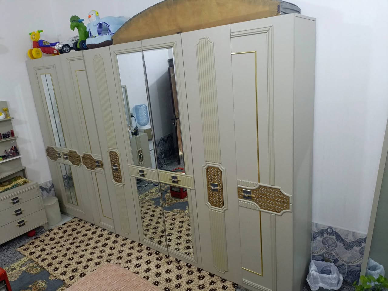 غرفت خشب تركيه نضيفه جدا اخو الجديد السعر 800 وبيه مجال عنواني بلد حي الزهراء قرب اسواق الورد للاتصال ***********
