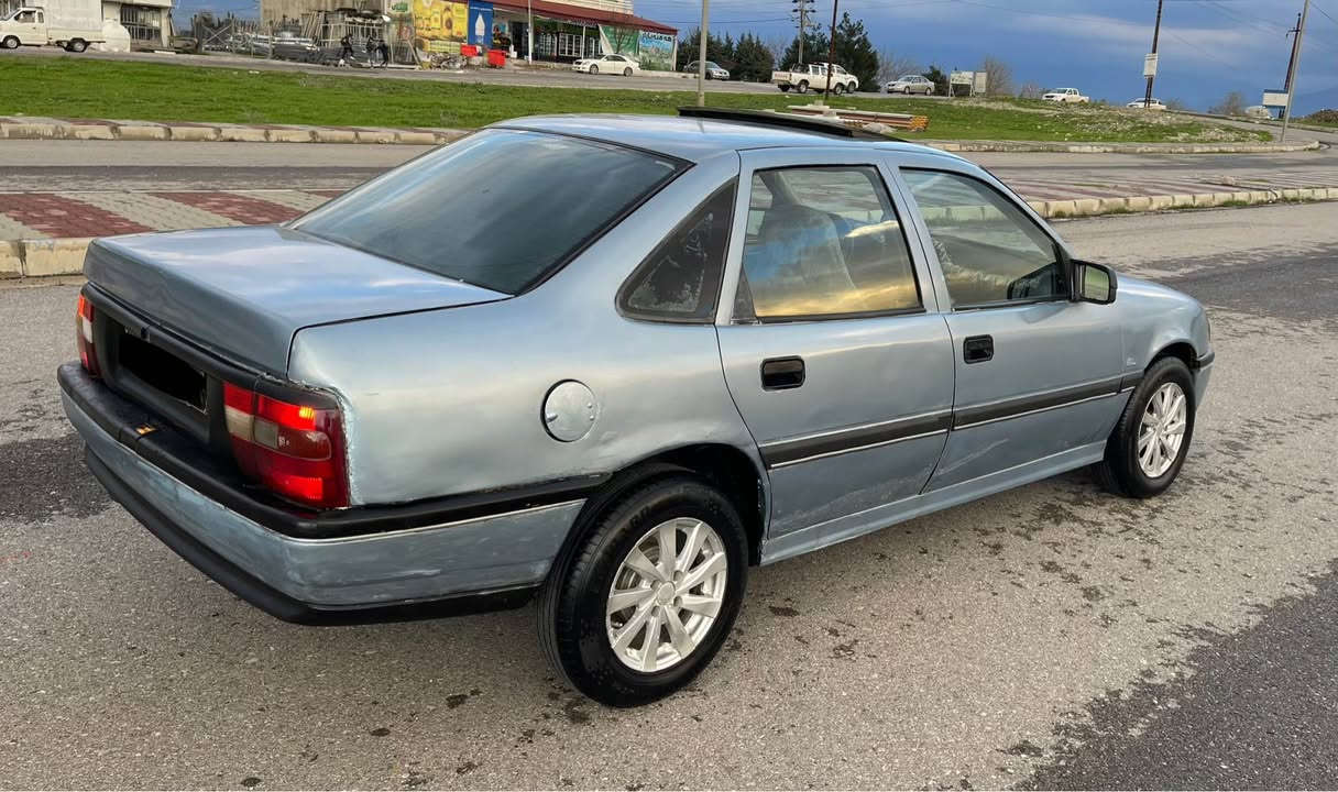 ئوپل موديل١٩٩١
مةكينه١٨
سلايت
گيرو مةكينه بي عةيب
ارم رانيةي لةكةلة
كارةباي مةزبوت
توندو تول 
چوار تايةي خاويني لةژيرة
موسو برانةووة
دةعم و وةرگةران بةشةرت
سعري17$
*********** بشدار, السليمانية
