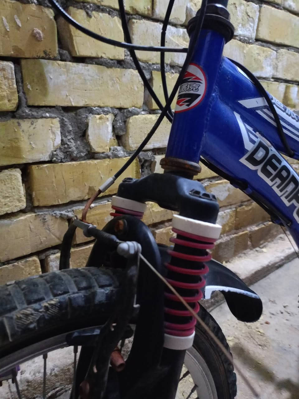 سلام عليكم ورحمة الله وبركاته 
بايسكل رياضي جبلي دبلين امامي ودبل خلفي خمس سرع (مثل ما موضح بل صور ) بريك امامي خلفي || النقوصات الي بي تايرين وزنجيل وجاملغات (الامامي يمشي حال ) ويحتاج غسل 
🔴معروض ب75 وبي مجال قليل او مراوس بشي نضيف 🔴
🔵المكان كربلاء شارع احمد الوائلي 🔵
تواصل خاص


**إذا كنت صاحب هذا الإعلان وتريد حذفه لأي سبب، رجاءا أرسل رسالة إلى الدعم الفني**